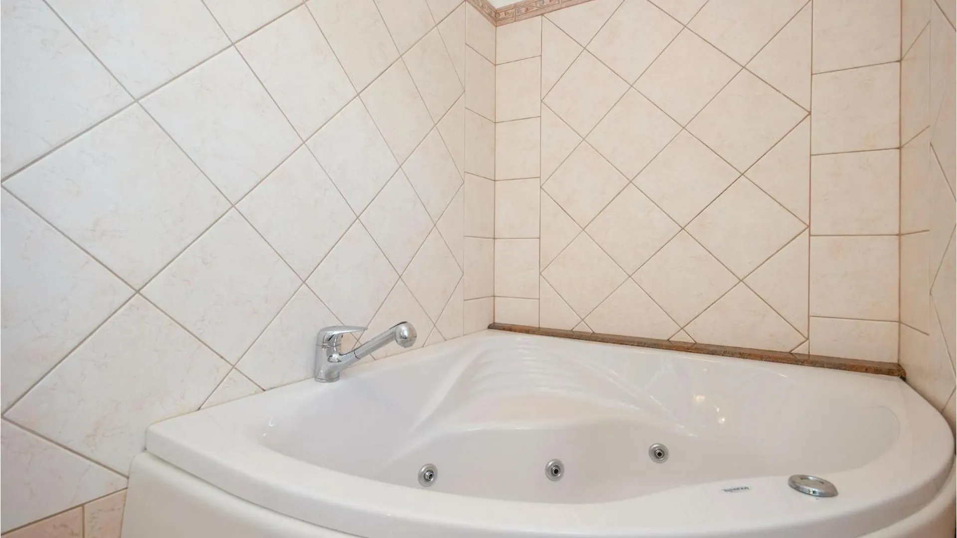 4 Bedroom Stunning Home In Viskovo Bezjaki